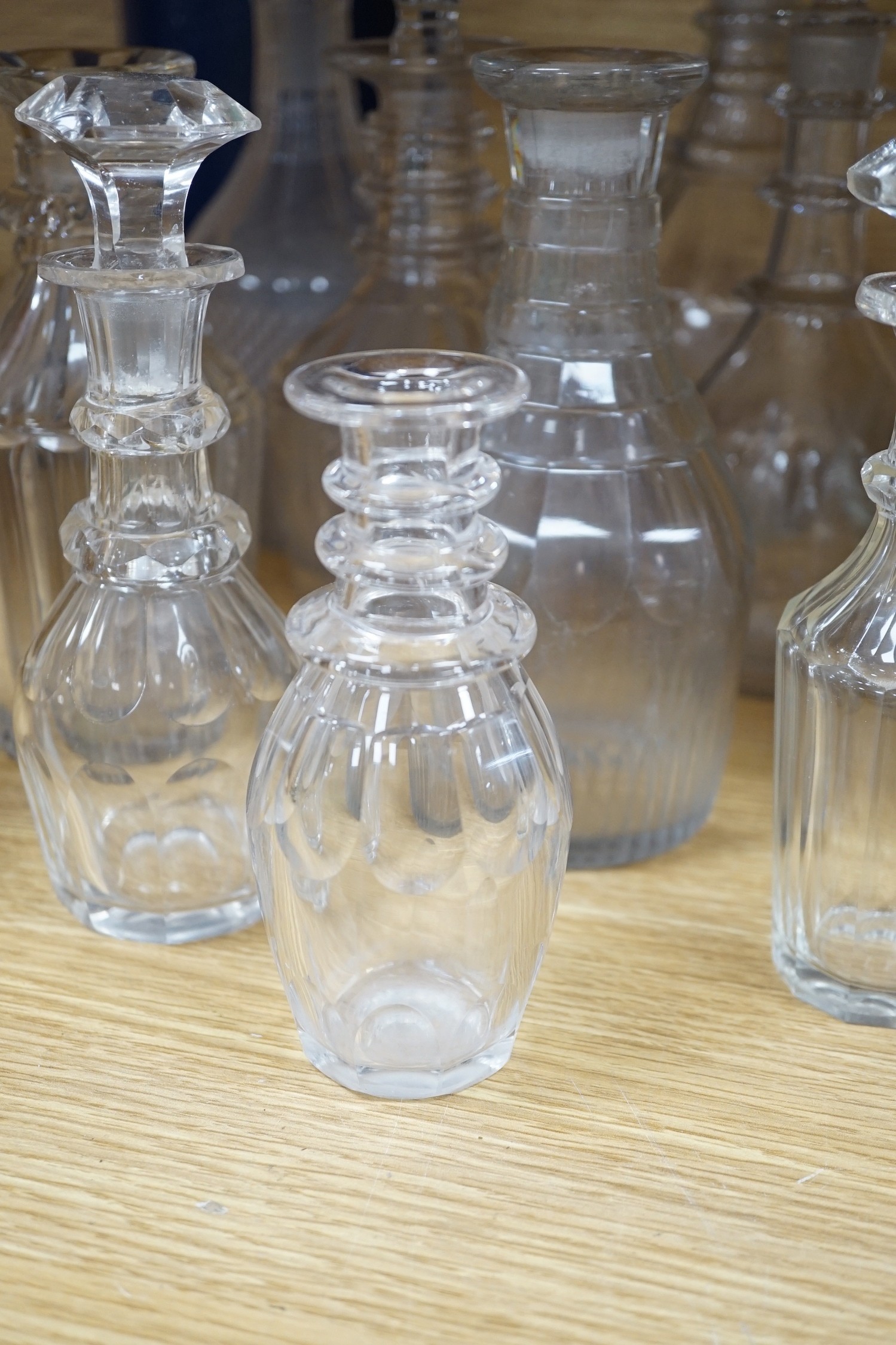 Twelve glass decanters and a carafe (13)